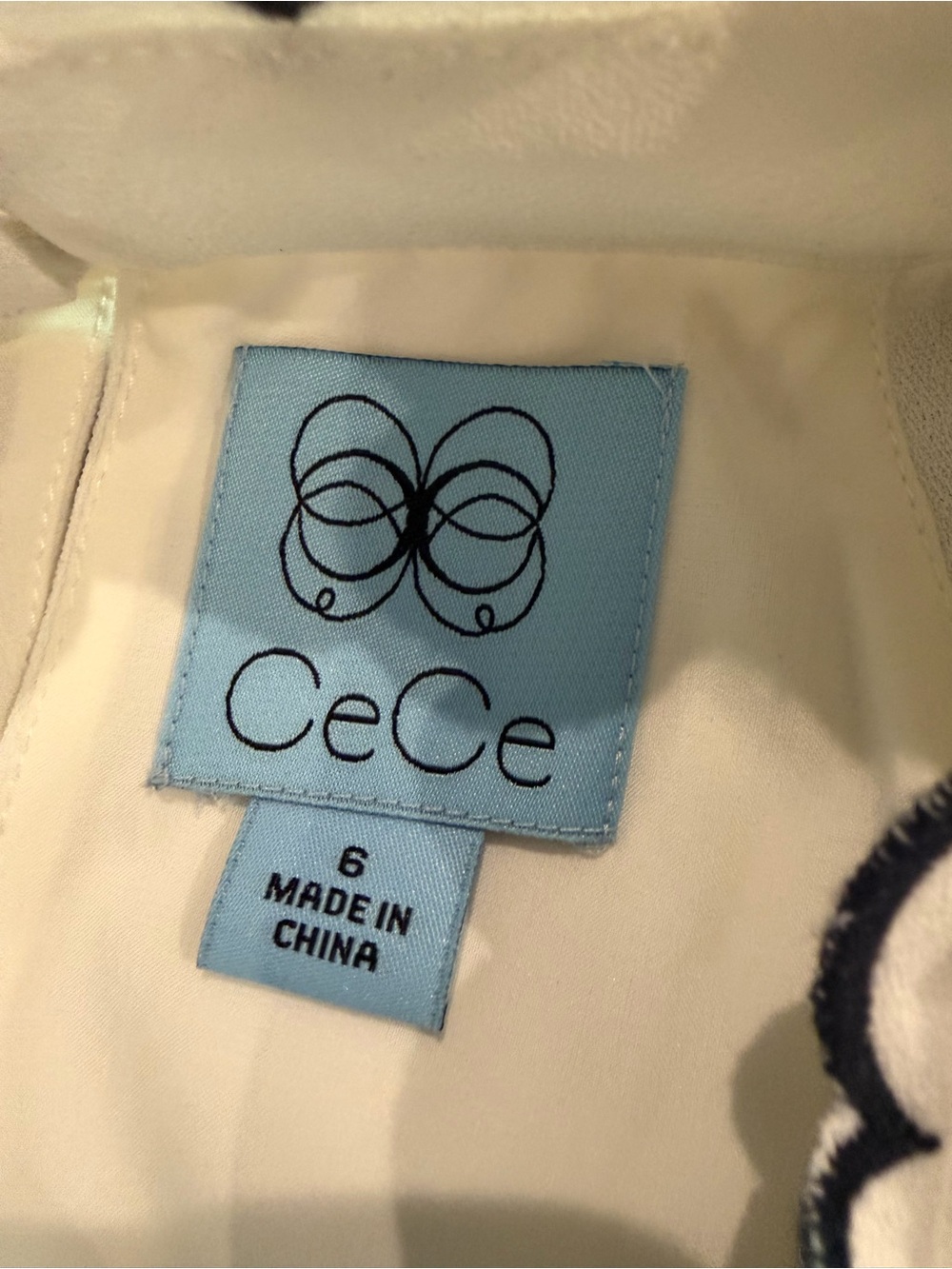 CeCe NWT Soft Ecru Scalloped Tie-Neck Halter Shift Dress Size 6 - Picture 4 of 6